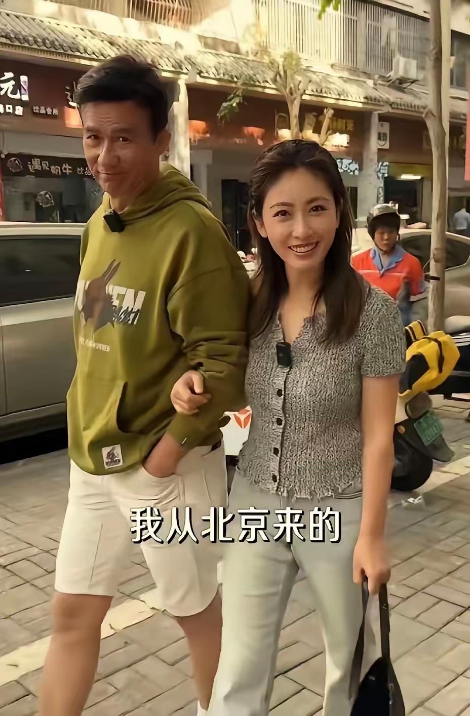 你们认识这对夫妻吗？
我只认识其中一位，他就是香港反派演员李子雄。
当年他在《英