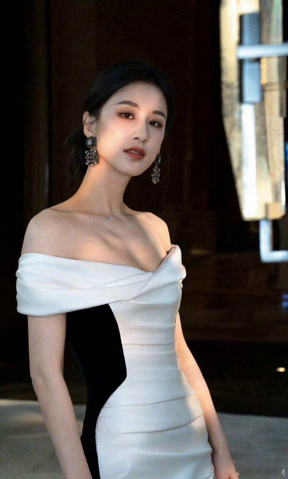 #黄圣依仍然想离婚#这两人是真想离婚，还是为了流量和商业价值？离婚这事还能以综艺