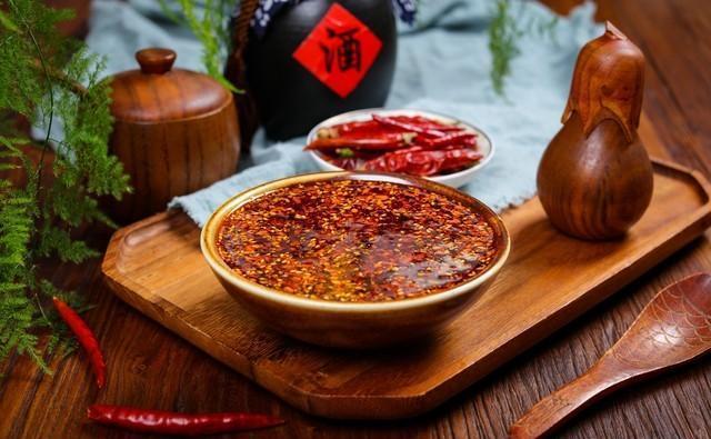 陈光，曾以“陈卖光”“陈送光”之名震动改革前沿，如今再度进入公众视野，却已悄然转