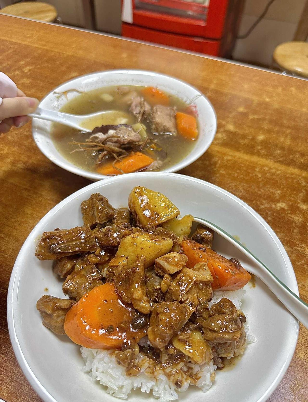番禺，在市桥喝到莫氏同款鸡汤🐔
本地人爱吃的餐厅 莫氏鸡煲 广东鸡煲 广州探店