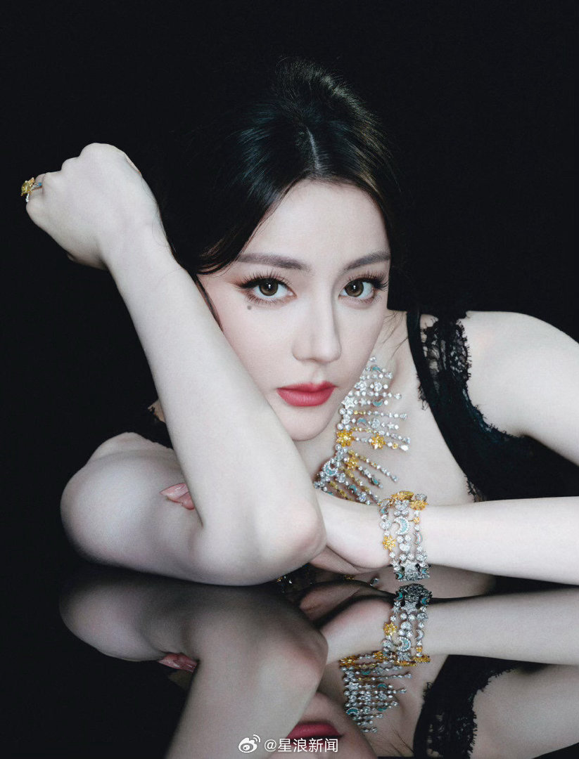 你们懂吗 迪丽热巴完全很不一样的风格… 