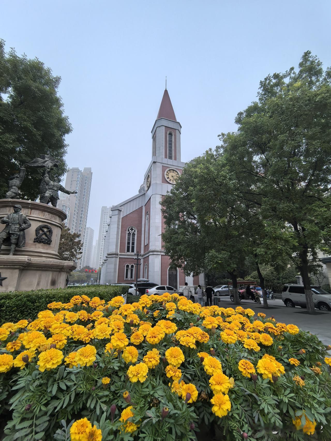 这时孩子可能一时反应不过来，因为他正在玩得上瘾呢！
你可以对他说：“你先学习吧，