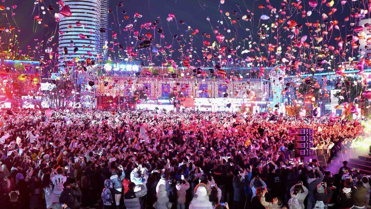 宁波人元旦两天花了3.9亿元 2026年元旦假期，宁波紧抓消费旺季契机，推出多样