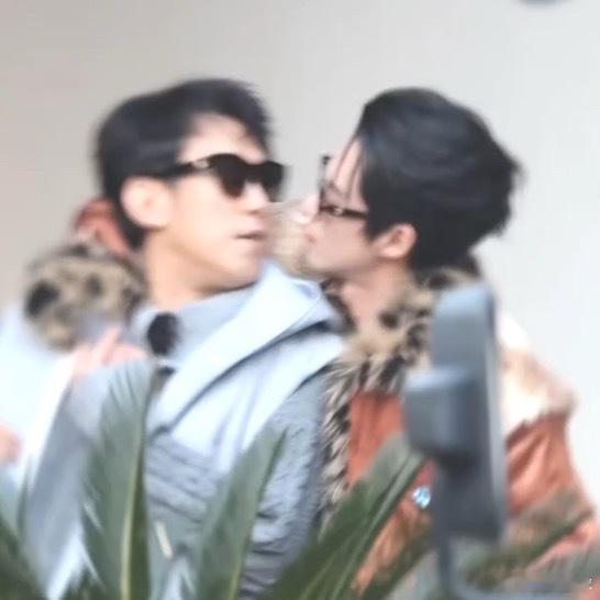 王鹤棣于洋差点亲了王鹤棣于洋差点亲了王鹤棣于洋你俩别生我手机里了