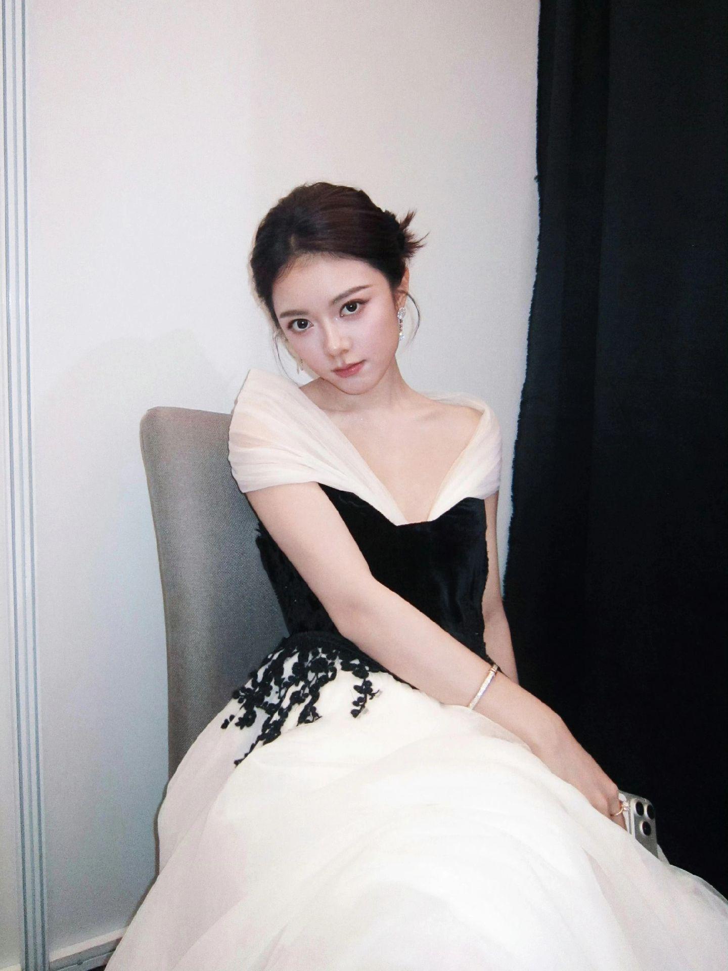 官方出图啦！快来欣赏麦麦的盛世美颜！