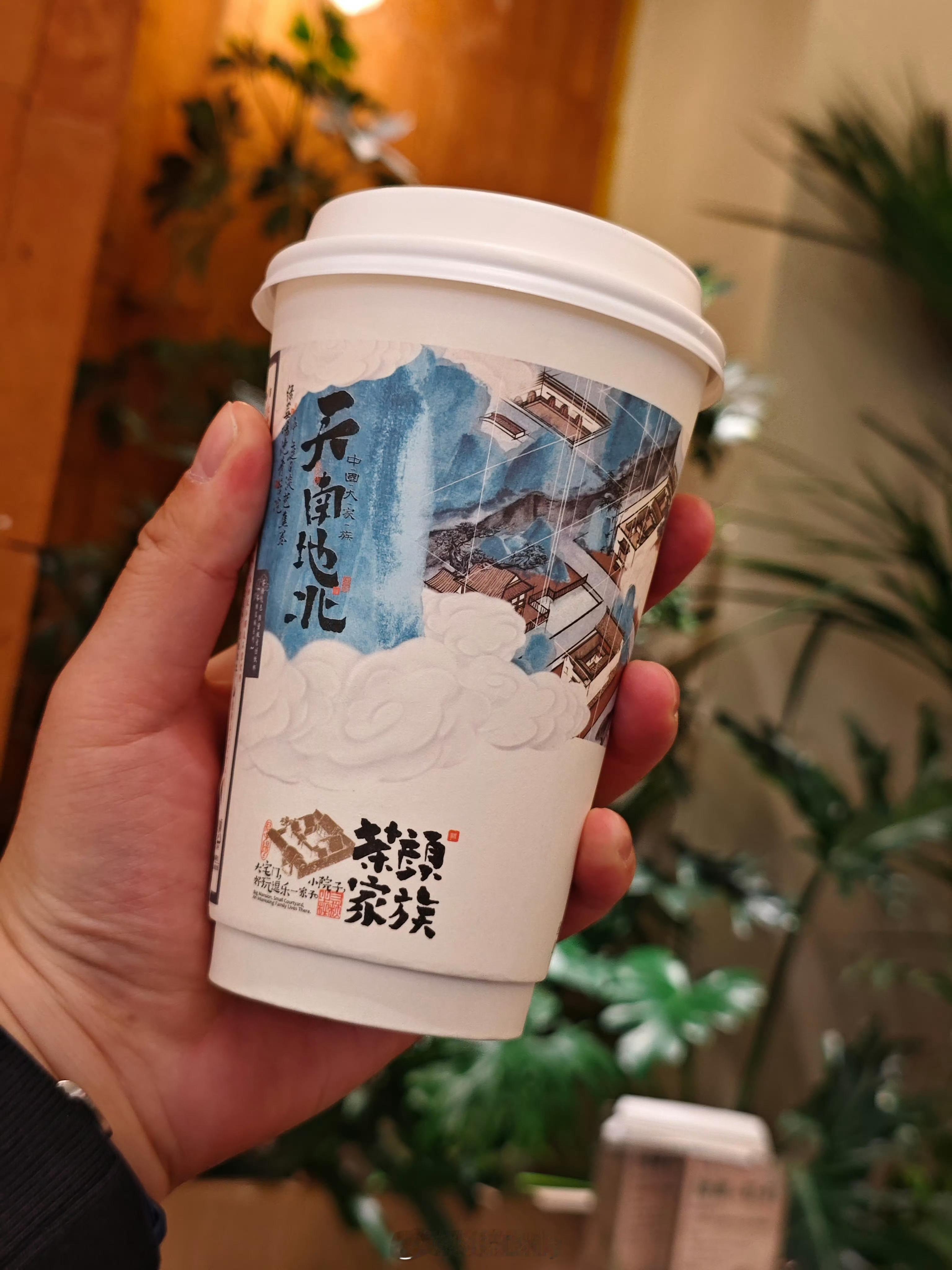 深圳茶颜悦色代购炒到每杯100元长沙满大街都是，真想喝，出差的时候喝啊，什么北京