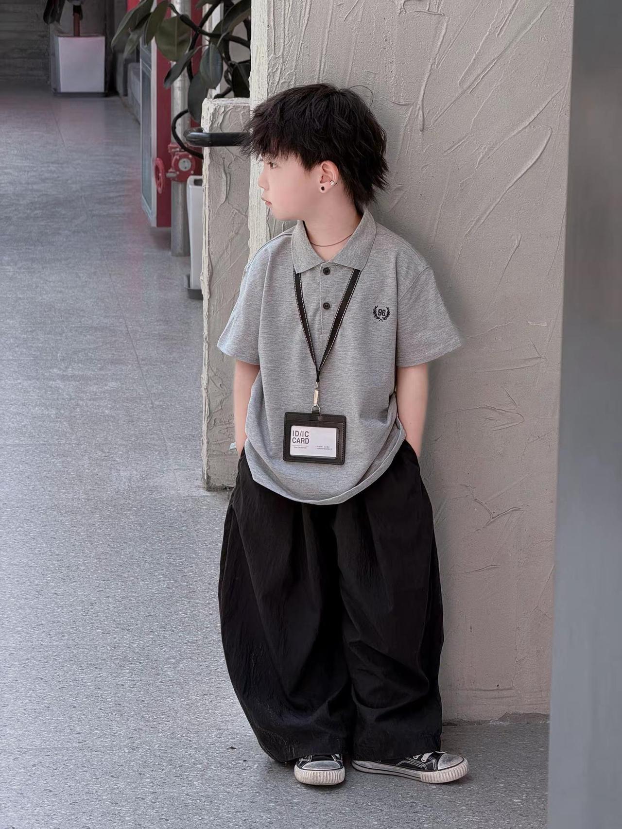 你好，我是新入职的职员。请多多关照。生活和穿搭都五颜六色 小孩哥的松弛感ootd
