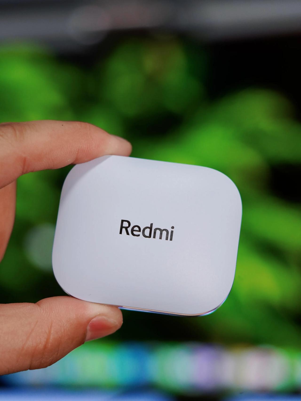 Redmi  Buds 6S开箱美图。

Redmi出品，总是要KO一些旗舰。
