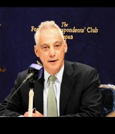 一位退休的美国大使
曾提起，二十多年前，
有位咱们的“熊猫官员”
私下跟他感慨：