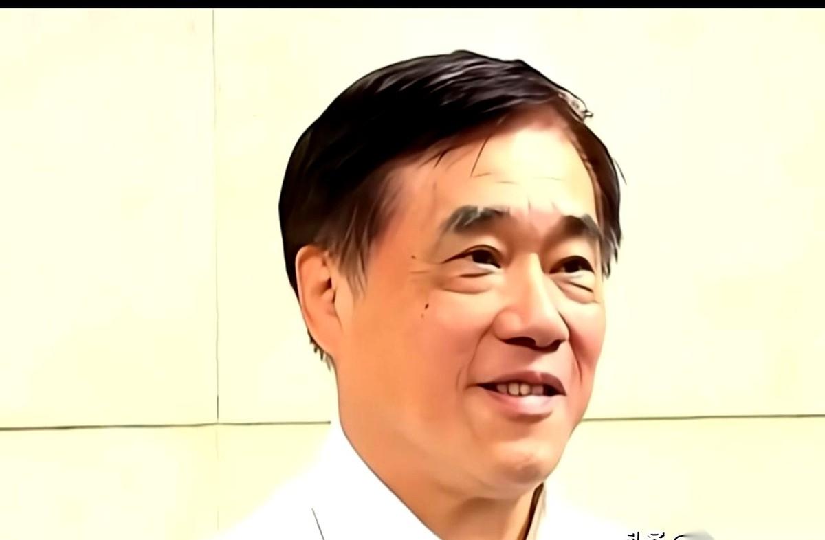 “我没选上，还害你被围剿，真是不好意思。”
这话，你猜谁对谁说的？
是输了的郝龙