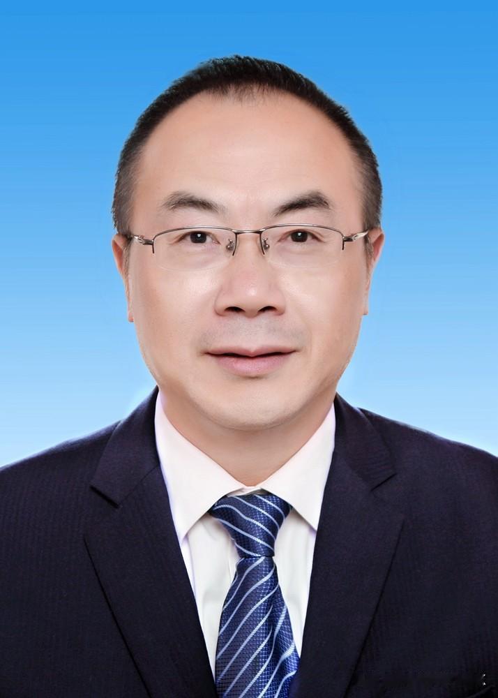 李芝猛｜绵阳南山中学实验学校 党委书记
 
基本信息
 
- 学历：西南师大教育