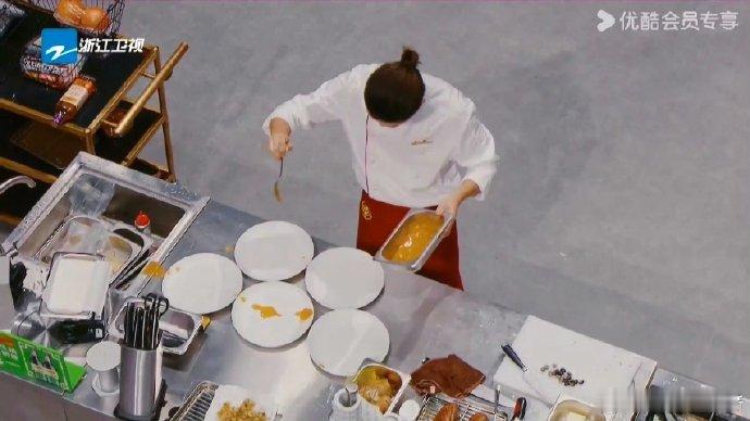 卖我500的法餐原来背后是这样摆盘的炙热游戏百厨大战 跟家人看综艺，我妈说“这摆