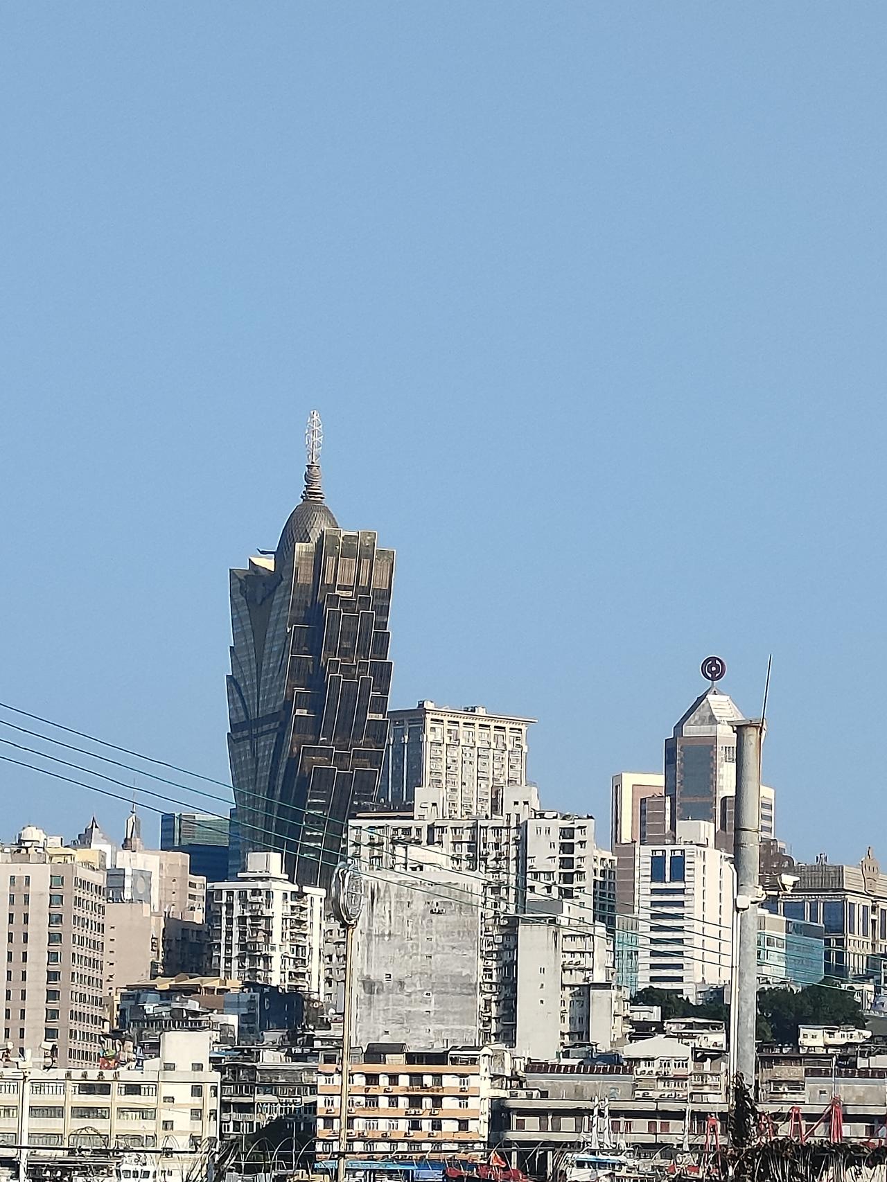 别让一个人，毁掉你对世界的温柔
 
你有没有发现，最伤人的从不是离别，而是被最信