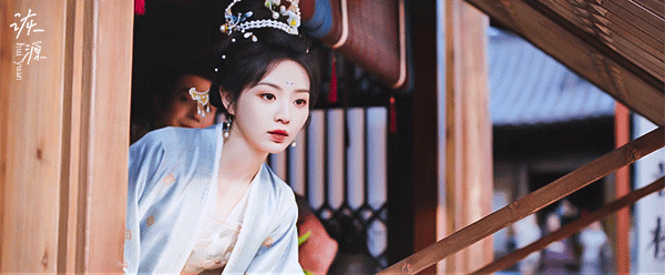 “啊——”一声惨叫接着“喵——”一声惨叫，姜稚衣回过头一惊，连忙起身探出窗子往下