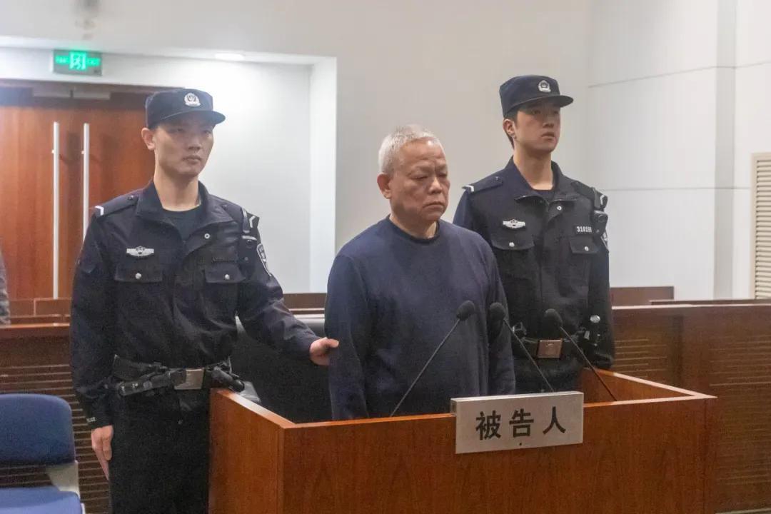 上汽原副总获刑12年
近日，上海市第一中级人民法院公开宣判上汽原副总裁陈德美受贿