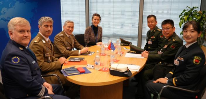 “希望欧盟尽早解除对华武器禁运”已成历史。国际军事合作办公室副主任访问欧洲，会见