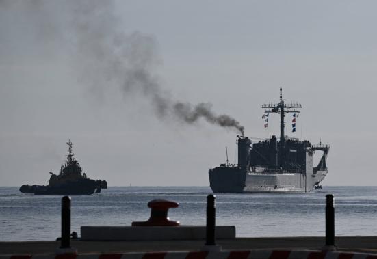 太揪心了，满载救命物资的两艘船，本来是去送爱心的，结果在海上凭空失联，9人至今下