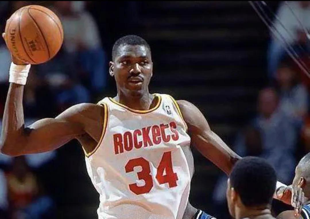NBA位置三选一，组历史最佳阵容
最佳阵容，争议不断，各个位置，篮坛名宿，三选其