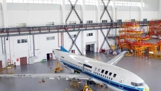 南航退役的波音737-700曾在贵阳机场拆解，本以为是拆废铁，结果发动机舱里直接
