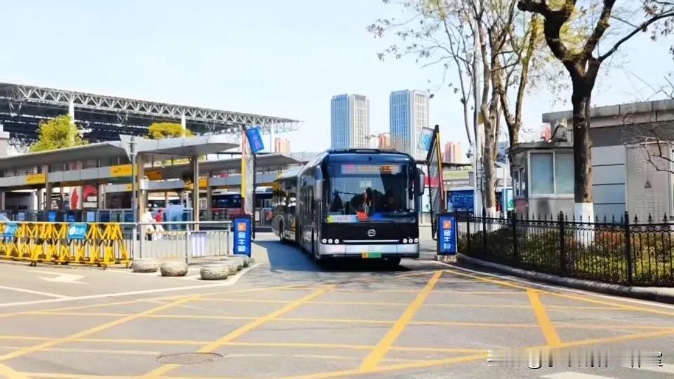 宜昌北站 很多宜昌市民以及外地游客和旅客都十分关心宜昌北站的有关方面消息话题。