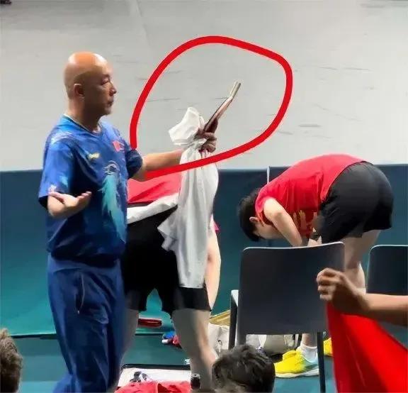 国乒奥运五金之光

国乒奥运会整出的新闻位列各项目第一。女乒的闹剧再说就一点意思