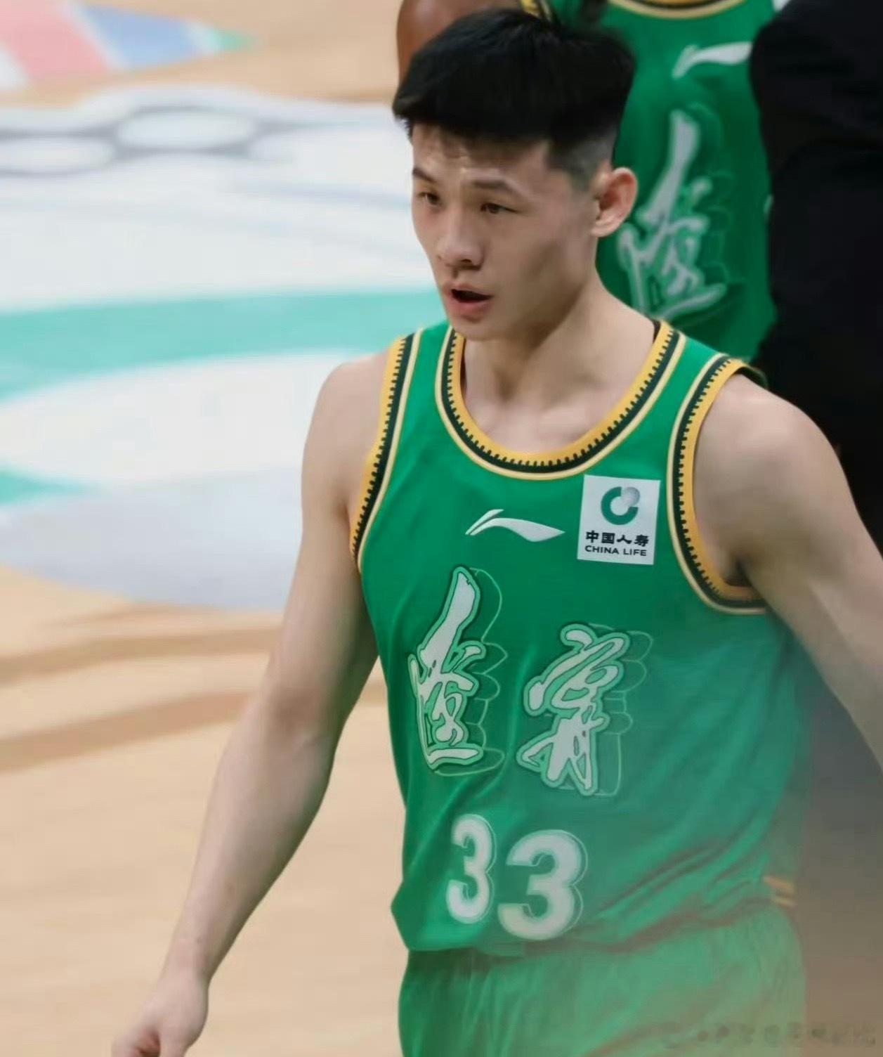 两年前敲锣打鼓欢迎来，妄想着顶替我们艾伦的位置，结果用了2年实在是用不下去了，现