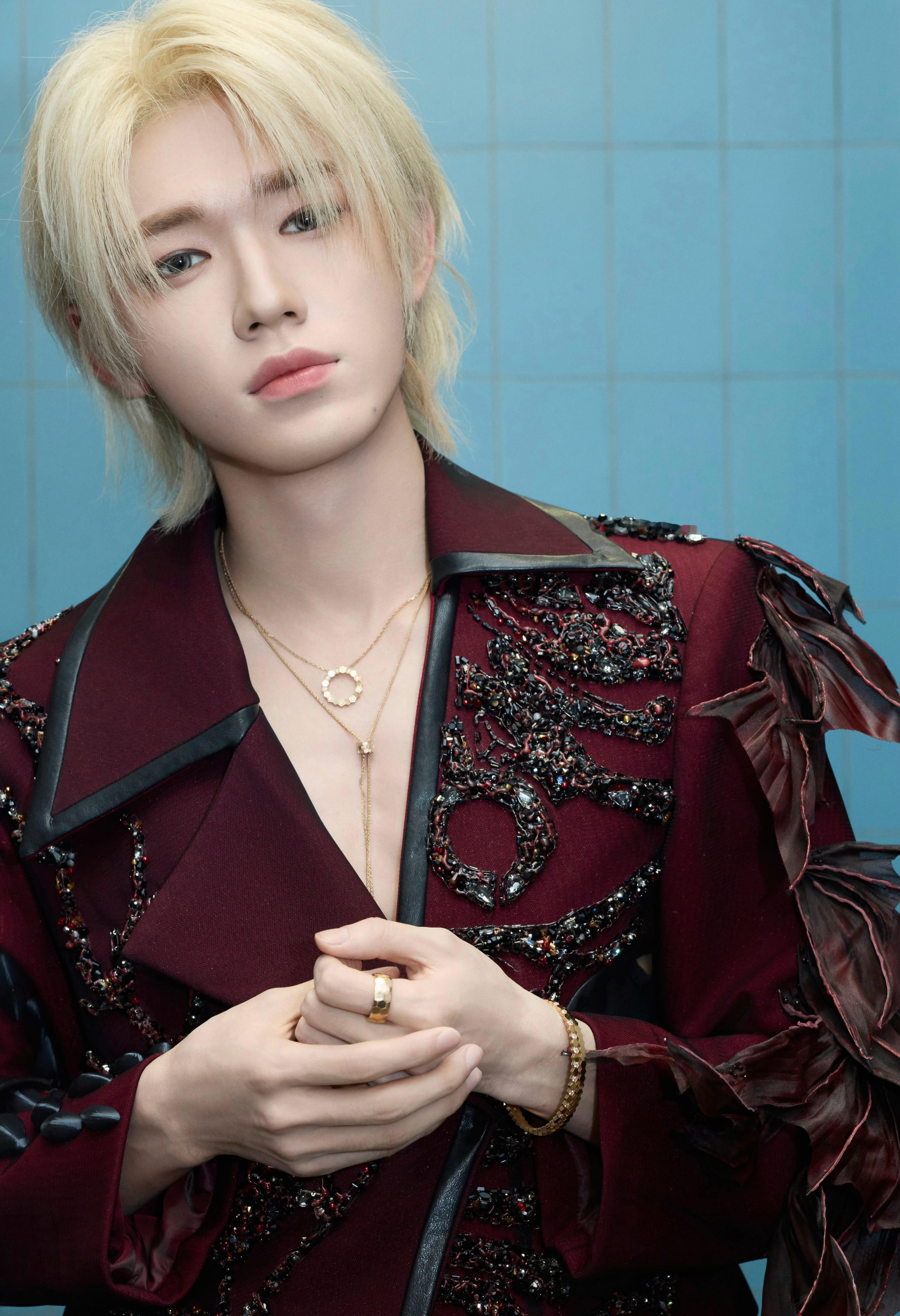 宋亚轩 时代少年团「加冠礼」演唱会𝐃𝐀𝐘𝟒 《Fish love》舞台造