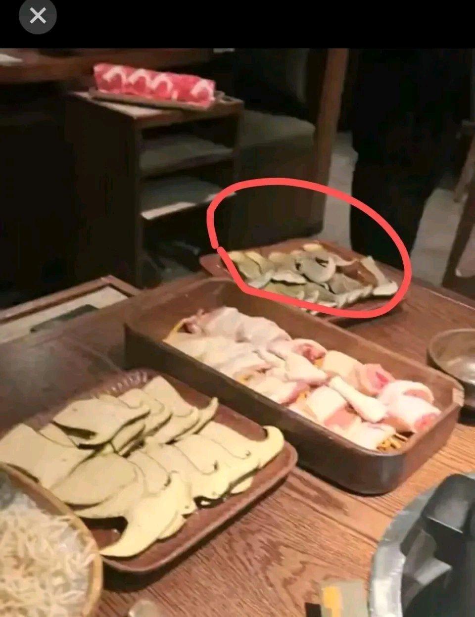 广州这事儿真让人无语。4月4号晚，向女士和朋友去九色云野生菌火锅店，点了四季见手