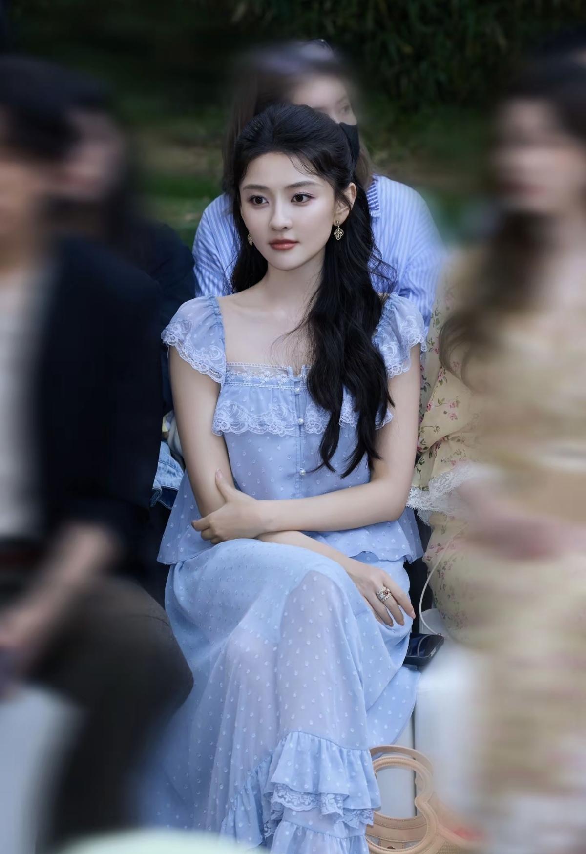 梁洁的美貌，是我永远的心动循环[比心]被梁洁的温柔一击，这才是夏天该有的清爽感[