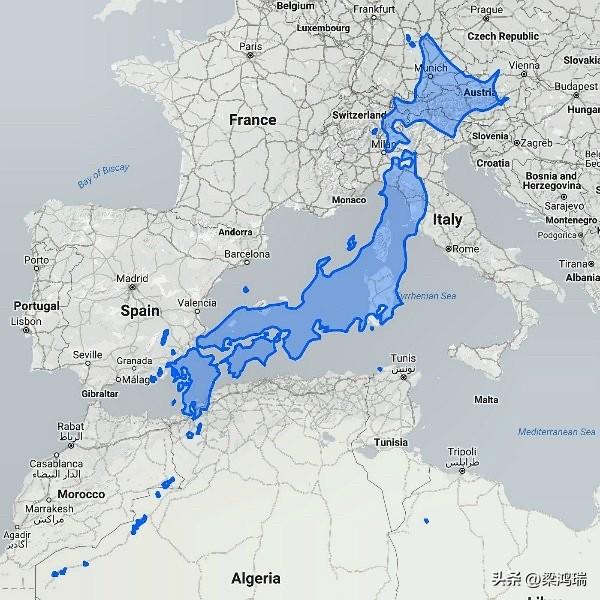 这幅图通过将日本列岛叠加在欧洲和北非地图上，直观展示了两者的地理跨度对比。
这种