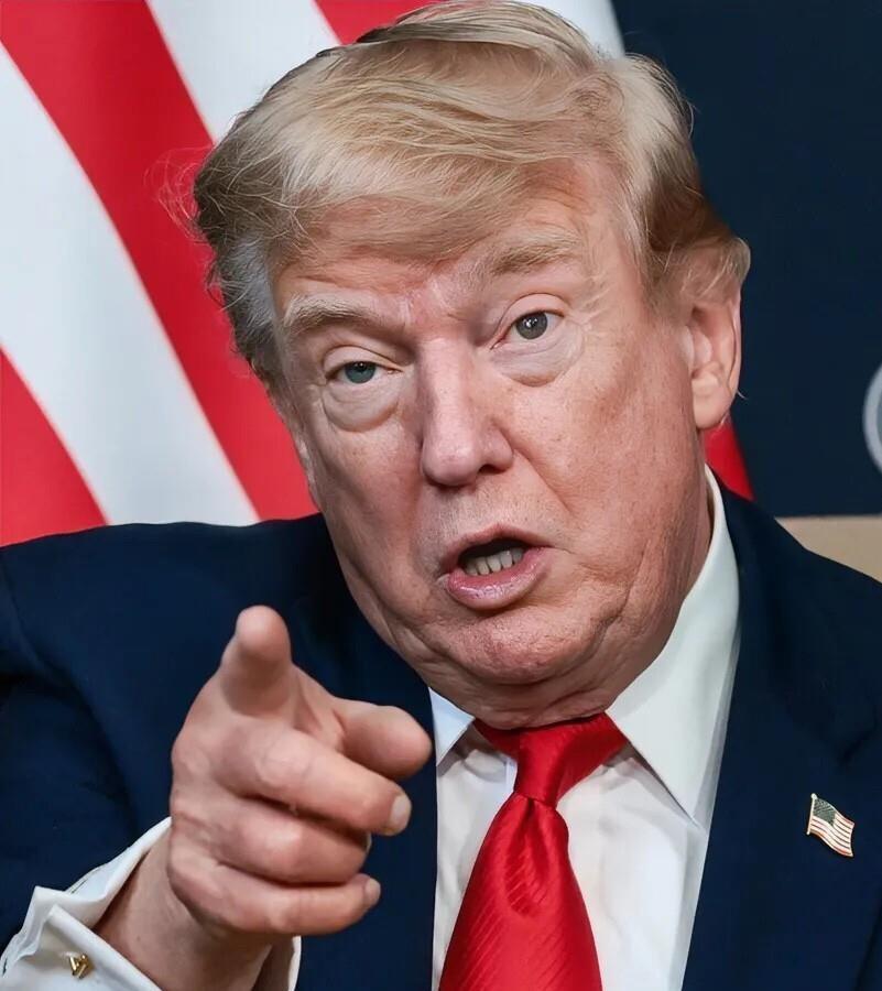 一艘美国航母，被活生生用成了“海上牢笼”。
“林肯”号终于撤了，是灰溜溜地走的那