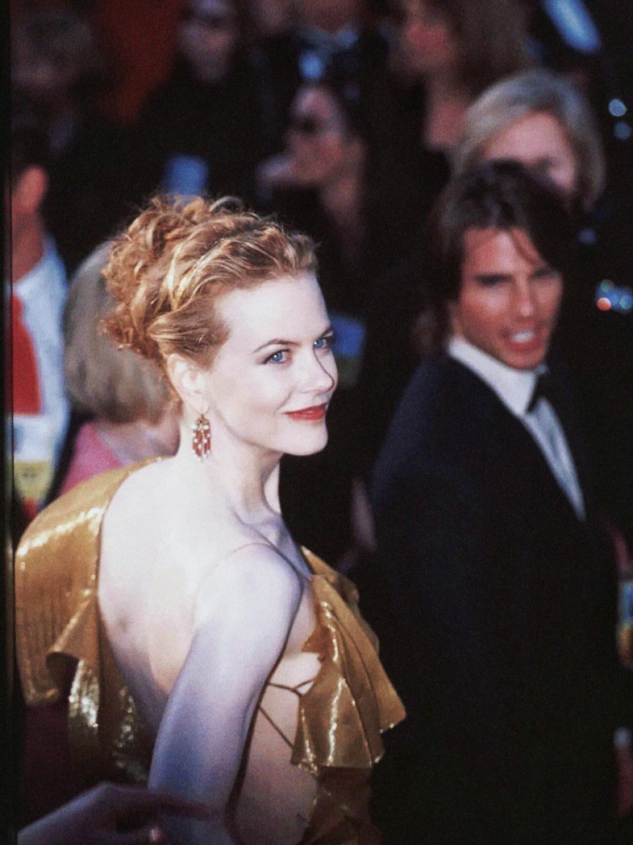 电影旧相簿子 她在看镜头，他在看她，连成红毯上最养眼的风景线——曾经伉俪时，妮可