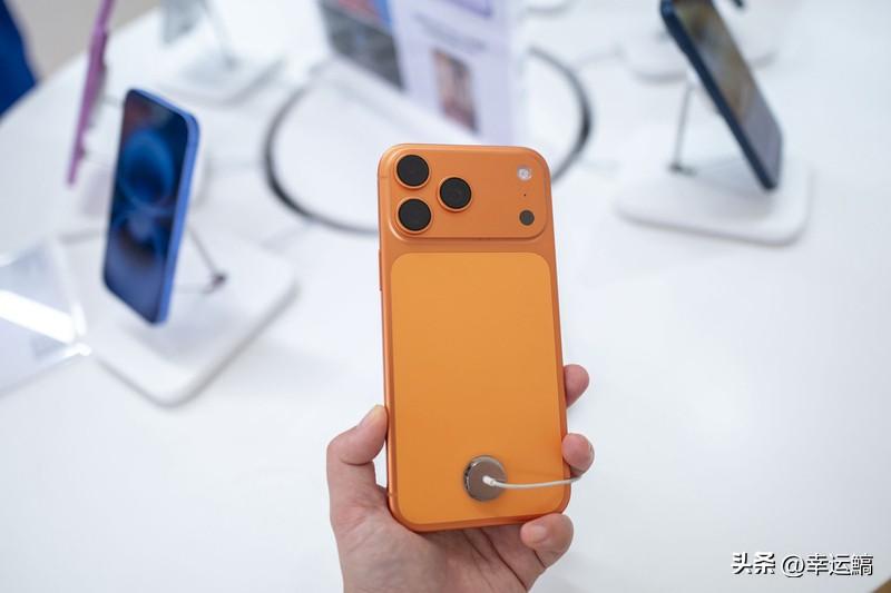苹果市值暴涨这事，背后有喜有忧。iPhone 17上市后，苹果股价两个交易日内上