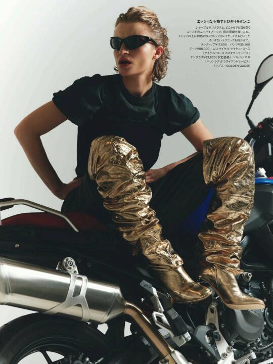 《ELLE》3月刊，Moto glam 帅气女车手