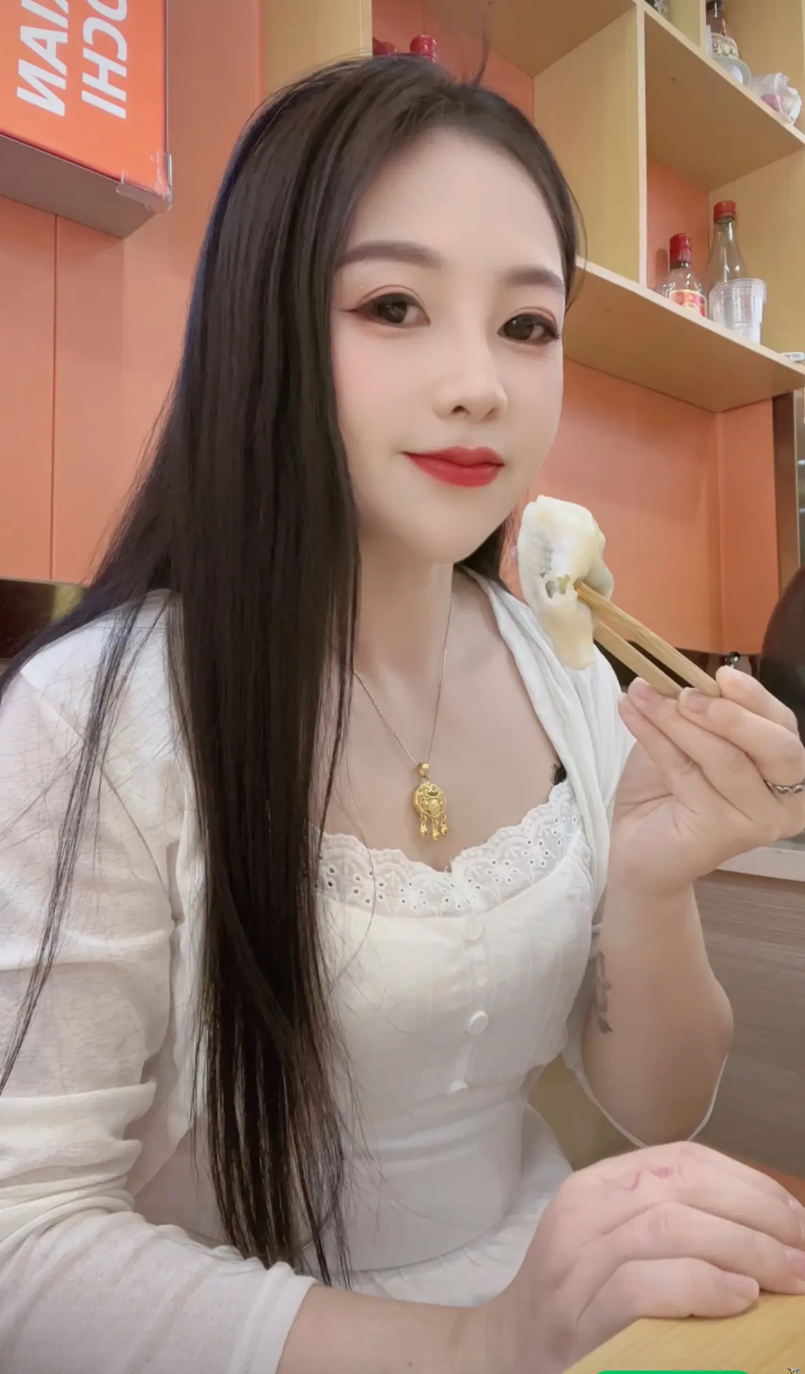 好吃不如饺子🥟好玩不如嫂子。 一边吃饺子一边玩嫂子。刺激。