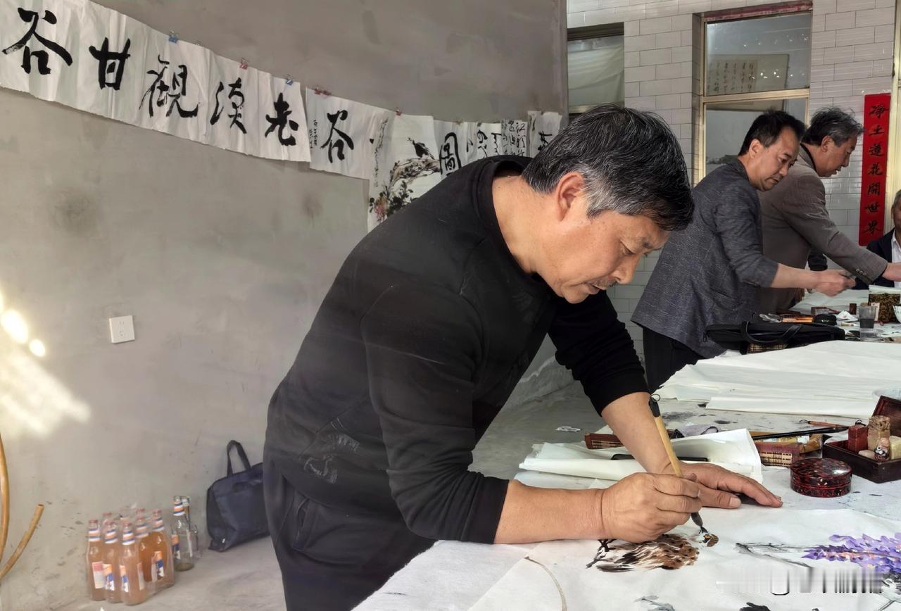 陈贵，男，汉族，1968年出生于甘肃甘谷，毕业于中国画研修班，职业画家，现为甘肃