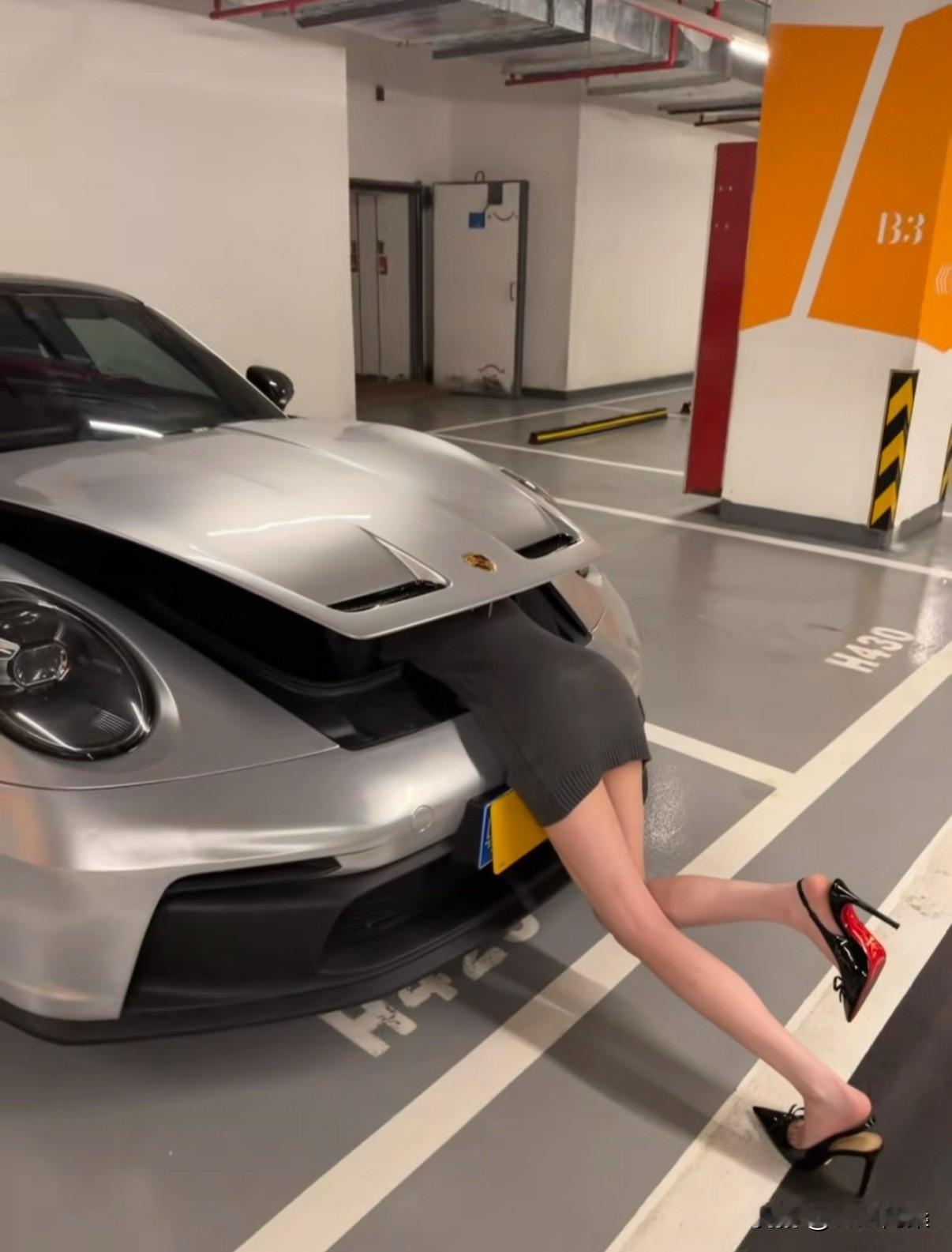 现在的女人就是这么卷，啥都行。