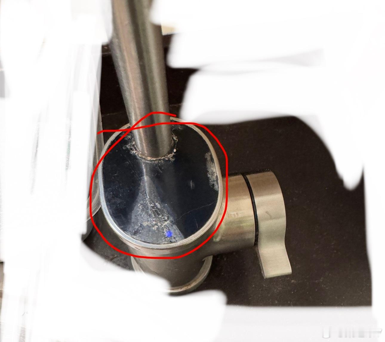 小米净水显示器在质保期内坏了。叫了售后上门来修；售后响应都比较好。我比较有疑问的