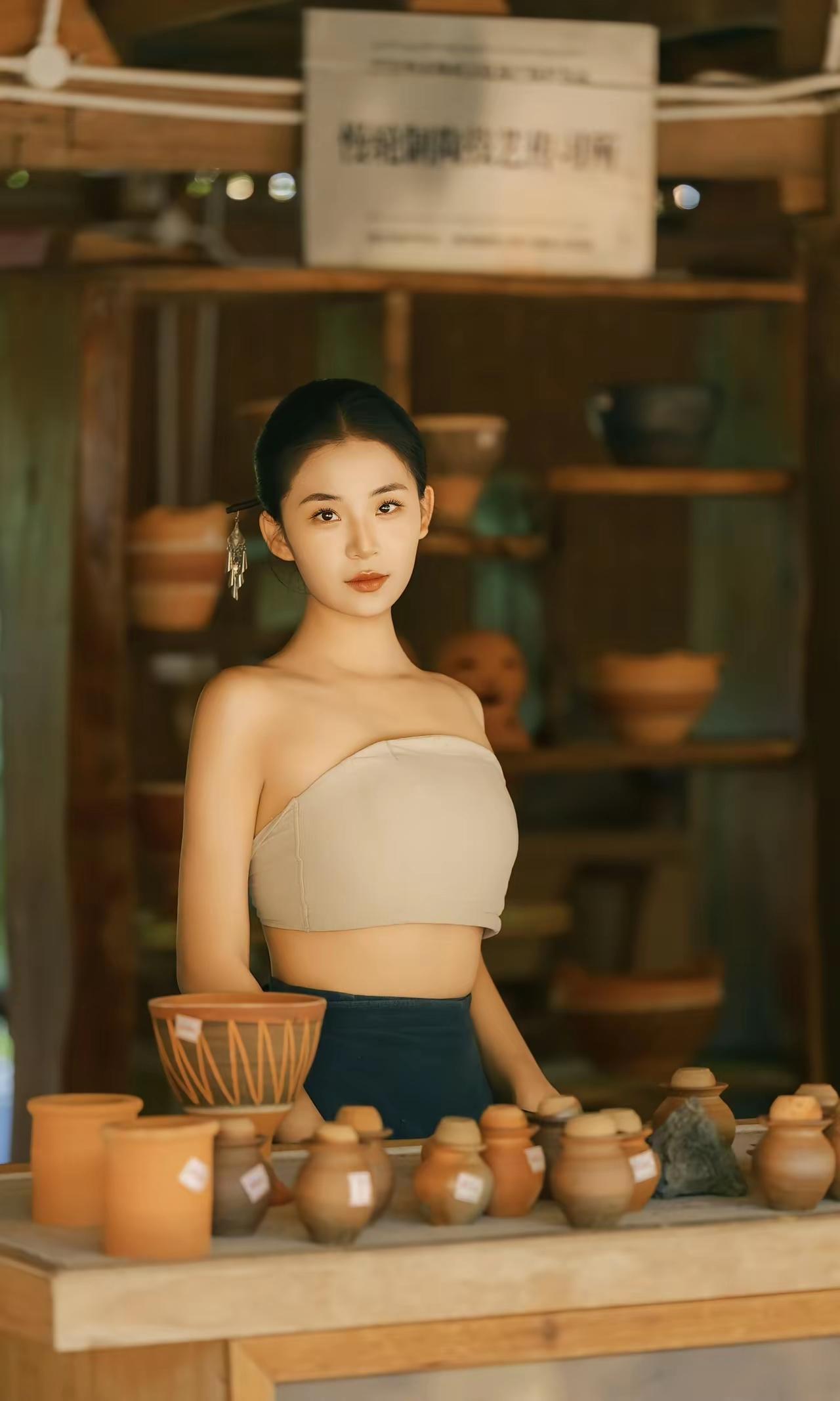 风是极好的信使，但这时的风，也失了棱角。它从山谷那边踱过来，轻悄悄的，带着些微潮