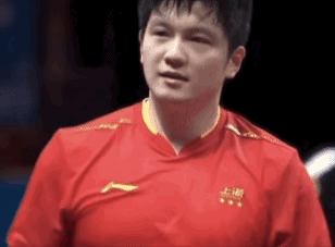 樊振东夺冠后再一次致敬姆巴佩，好可爱的小胖！    