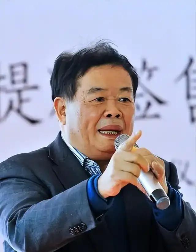 2015年曹德旺拿出100万给一个小女孩换肾，可谁知小女孩治愈后，却给曹德旺一个
