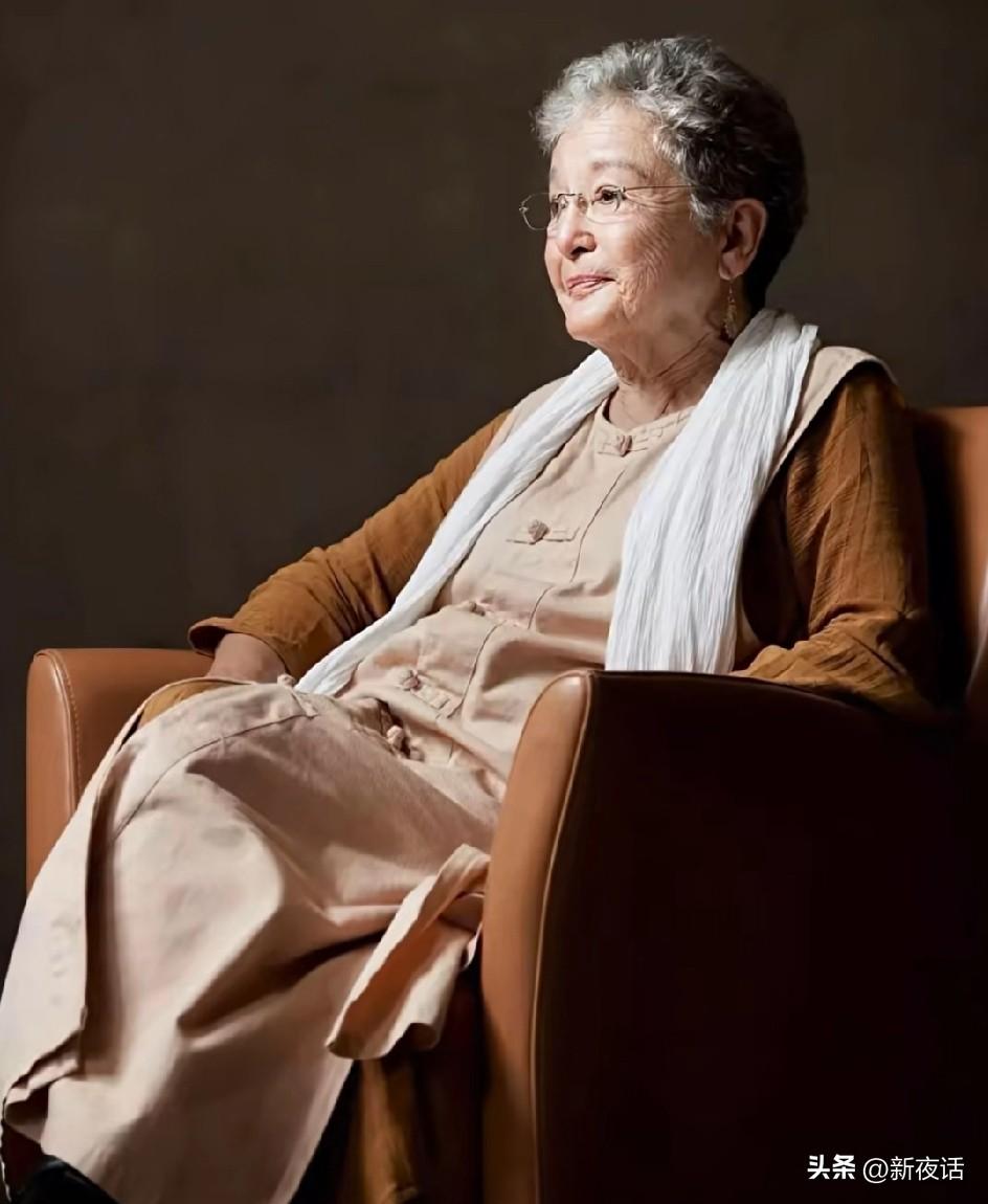 人总愿意把自己活成复杂的样子
不是愿意是无奈
不让自己心思多点，南墙都不放过你！