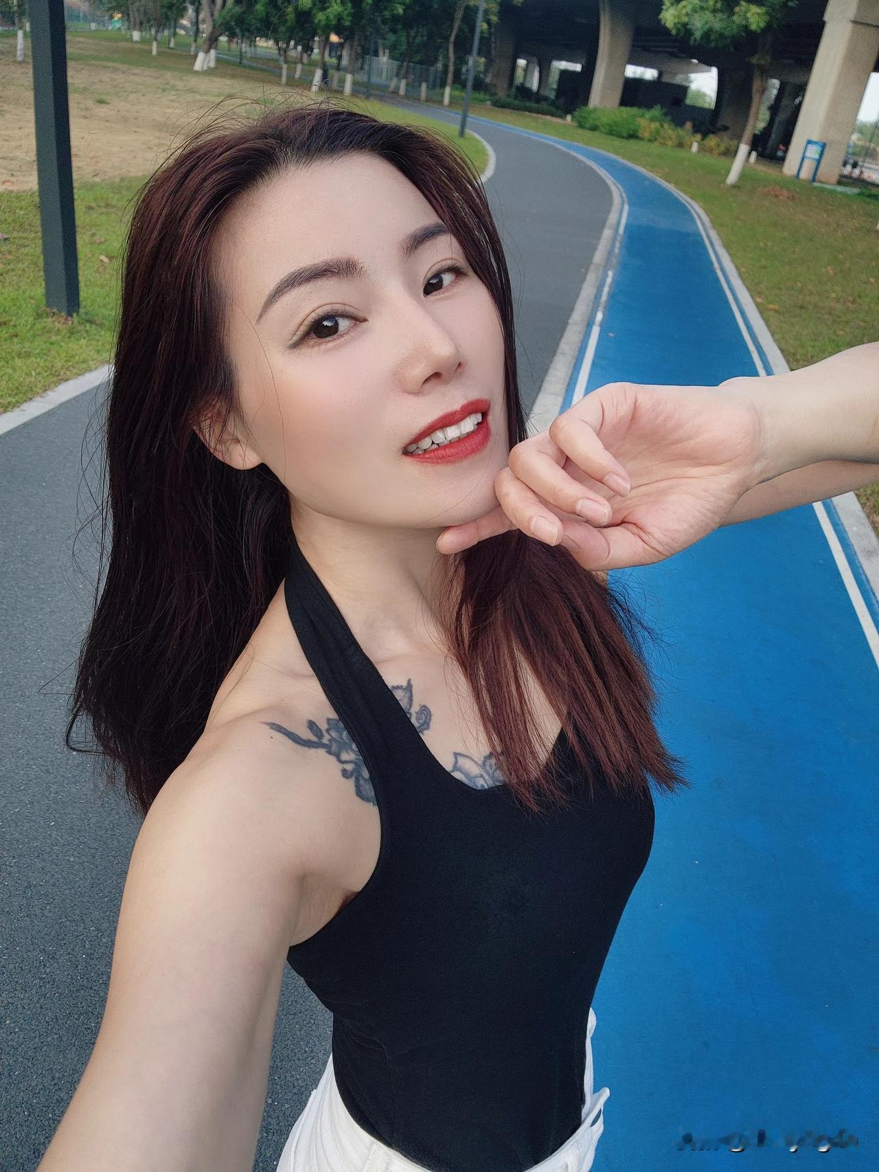 接纳不完美的日常，依然对明天怀抱热忱，这就是最好的生活状态。温柔接纳自己 温柔生