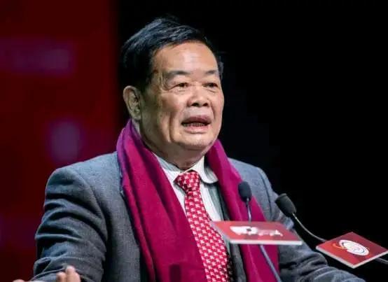 2015年，曹德旺拿出100万给一个小女孩换肾，可谁知，小女孩治愈后，却给曹德旺