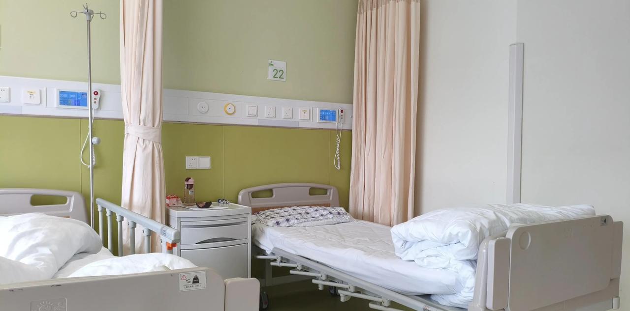 当下，在快节奏的城市生活中，许多人忽略健康追逐名利，却在疾病来袭时后悔莫及。健康