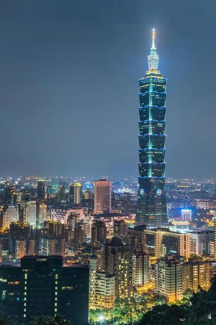 台湾本来就是美国制约中国的一个小棋子！只不过台湾的政客自我夸大自己的作用而已！台