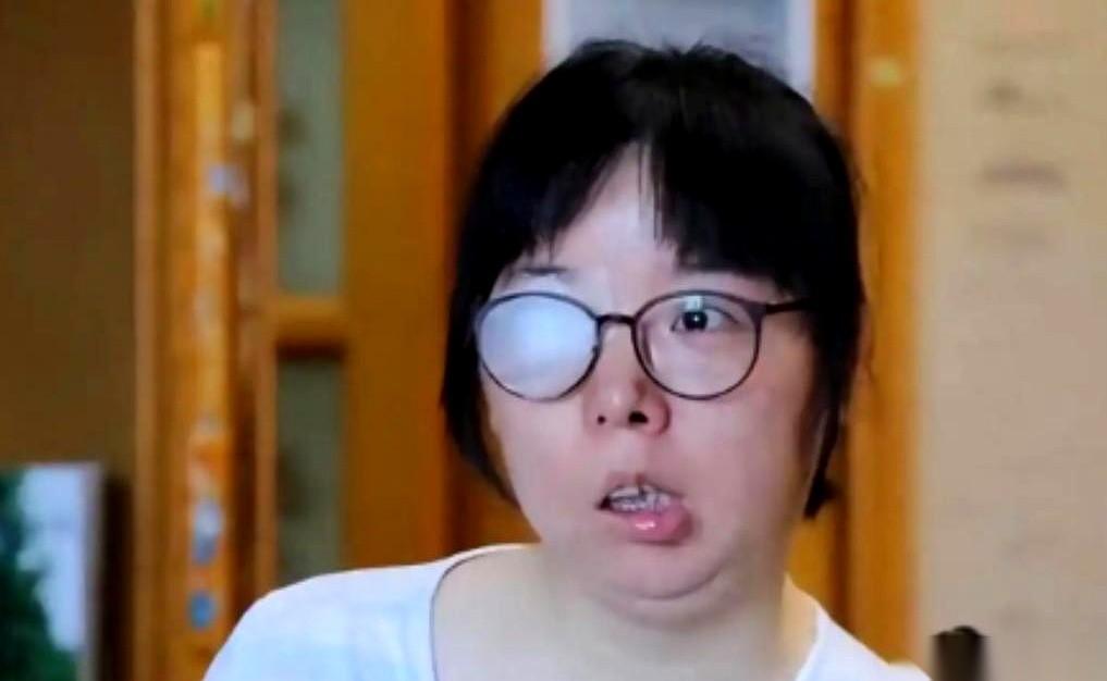 医学博士王磊生完儿子的第28天，病床前放着两份文件：一份是她的终身全瘫诊断书，另