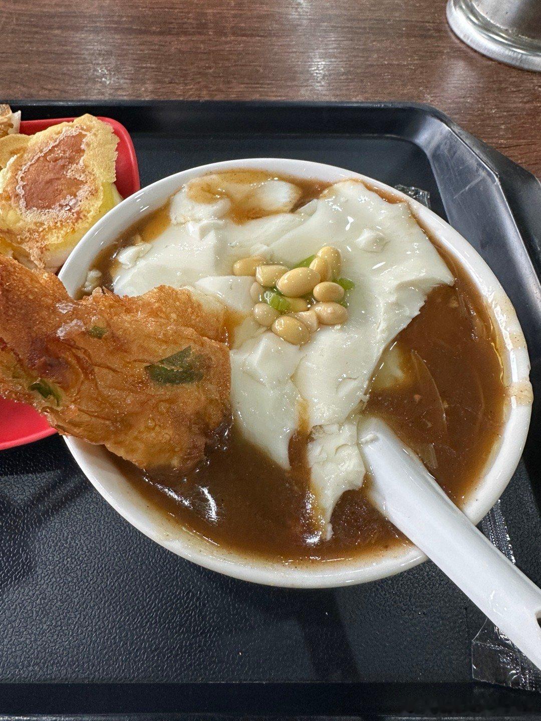 胡辣汤 油饼，这一口碳水值直线拉满