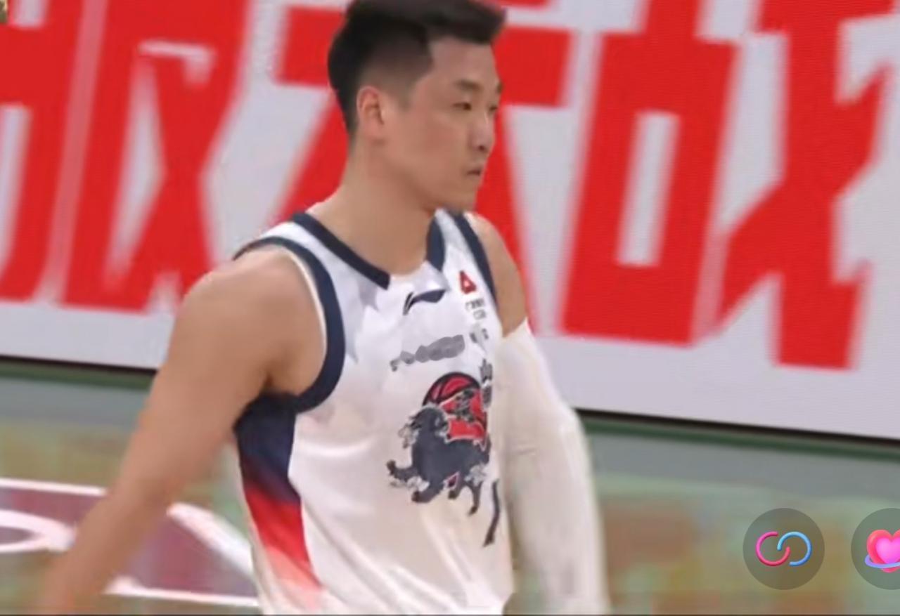CBA季后赛辽宁主场86：102负于了山东，大比分打成了1：1。本场辽宁属于正常