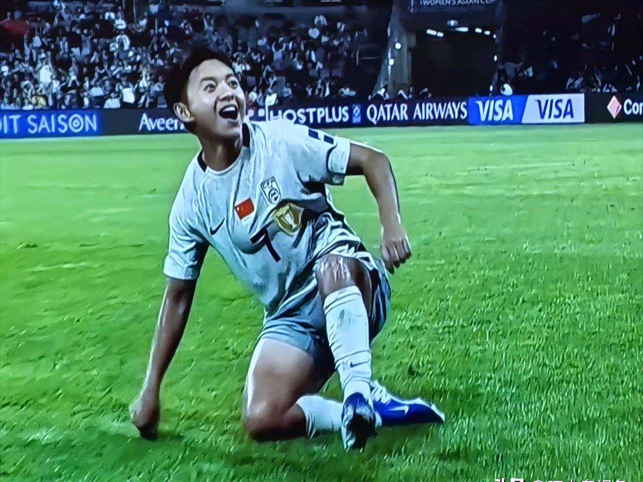 20年逢朝不胜的魔咒，被王霜一脚踢碎了。
悉尼大雨里的小组赛焦点战，朝鲜开场3